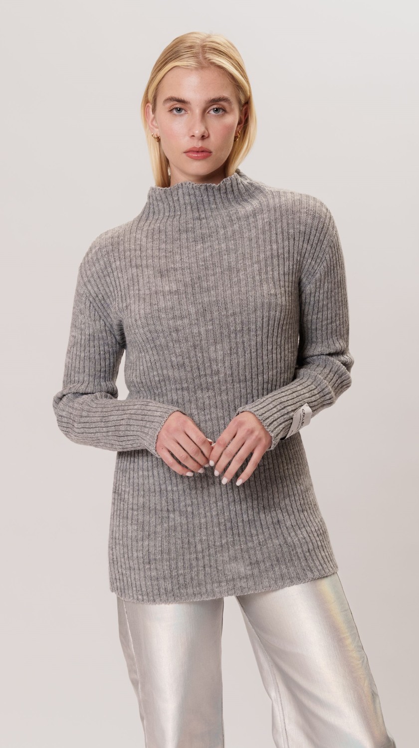 NO11 TURTLE NECK TOP